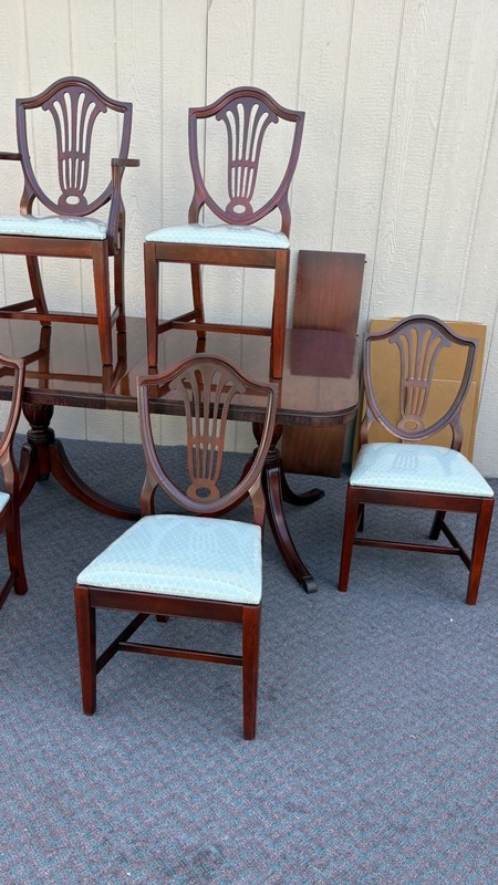 67845 Duncan Phyfe Style Dining Table with 6 Shield Back Chairs gallery