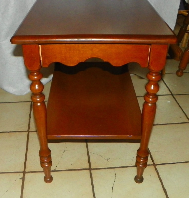 Solid Maple End Table / Side Table (ET342) gallery