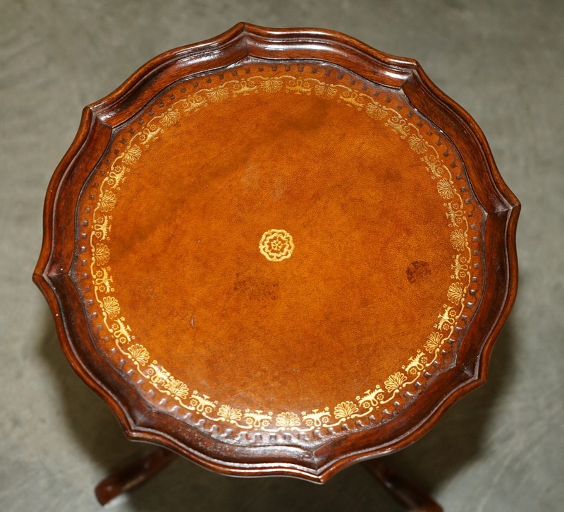 RESTORED PIE CRUST EDGE GOLD LEAF BROWN LEATHER TRIPOD SIDE END LAMP WINE TABLE gallery