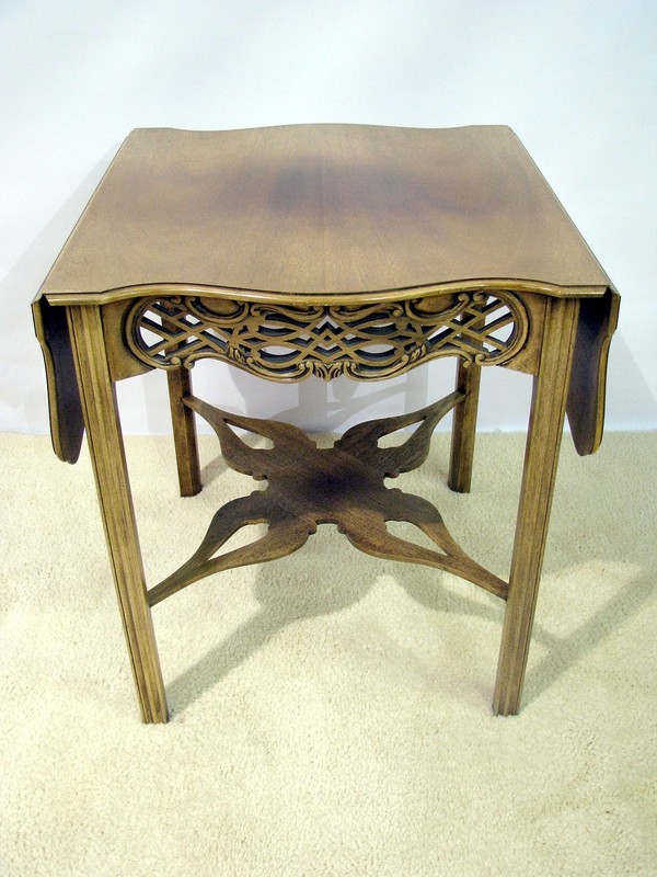 Baker Furniture Historic Charleston Collection Faded Mahogany Drop Leaf Table