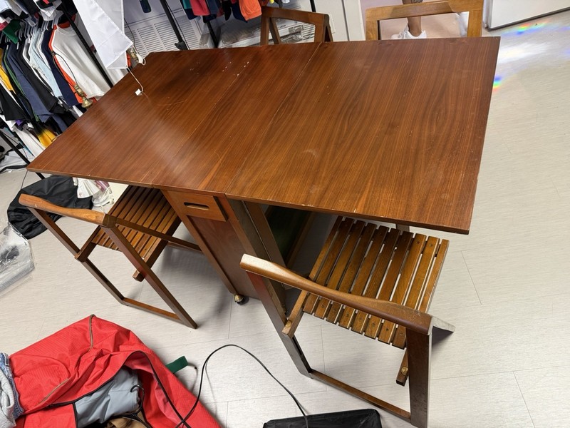 Vintage MCM Drop Leaf Table/w Folding Chairs