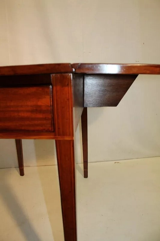 Gorgeous English Sheraton Inlaid Solid Mahogany Pembroke Table, Late 18th C. gallery