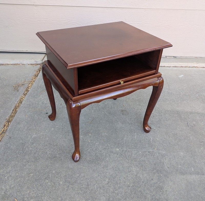 Vintage Bombay Company Mahogany TV Stand Queen Anne Table w/ Pull Out Tray T27
