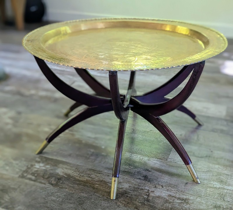 MCM Hollywood Regency Vintage Spider Leg Moroccan Brass Tray Coffee Table 30"