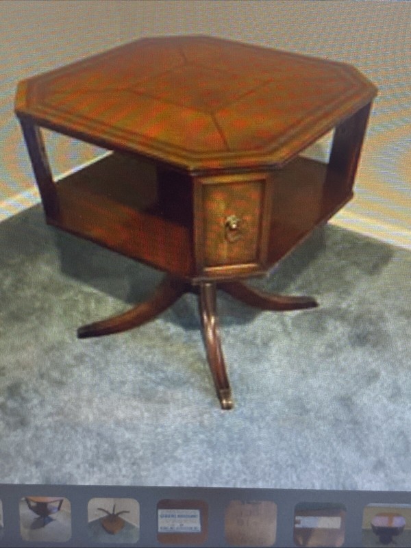Vintage HENREDON HERITAGE MAHOGANY END TABLE gallery