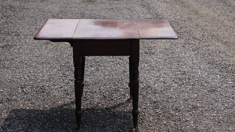Handmade Edwardian Sutherland Table, 1901, cm. 102 x 91 (open), cm. 46 x 91.... gallery