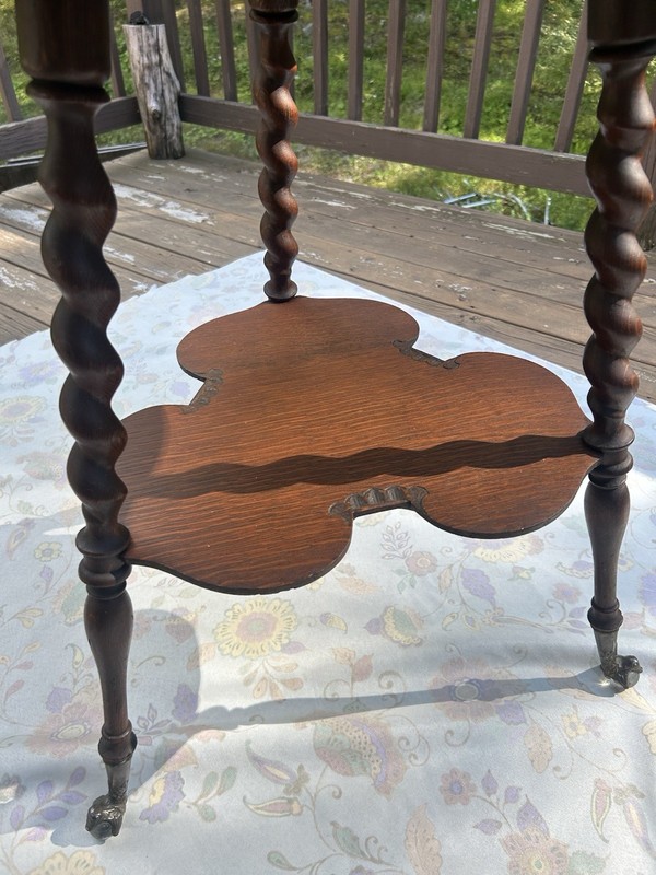 Cloverleaf Motif Carved Mahogany Claw Feet Twisted "Rope" Legs Center Lamp Table gallery