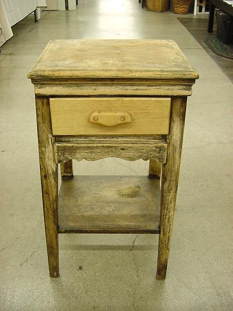 VINTAGE MCM OLIVE & MYERS NIGHT STAND TABLE