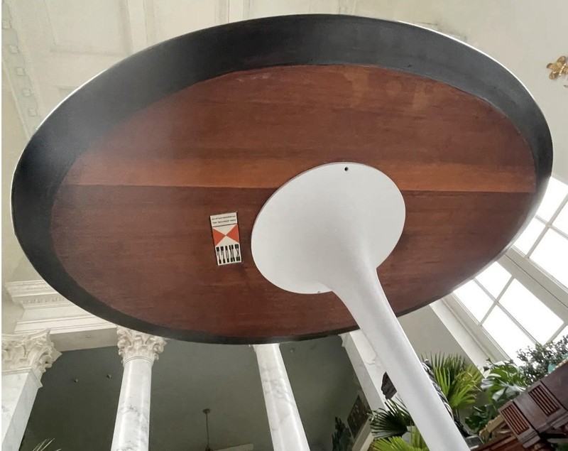 Mid-Century Modern Eero Saarinen for Knoll Tulip Side Table gallery