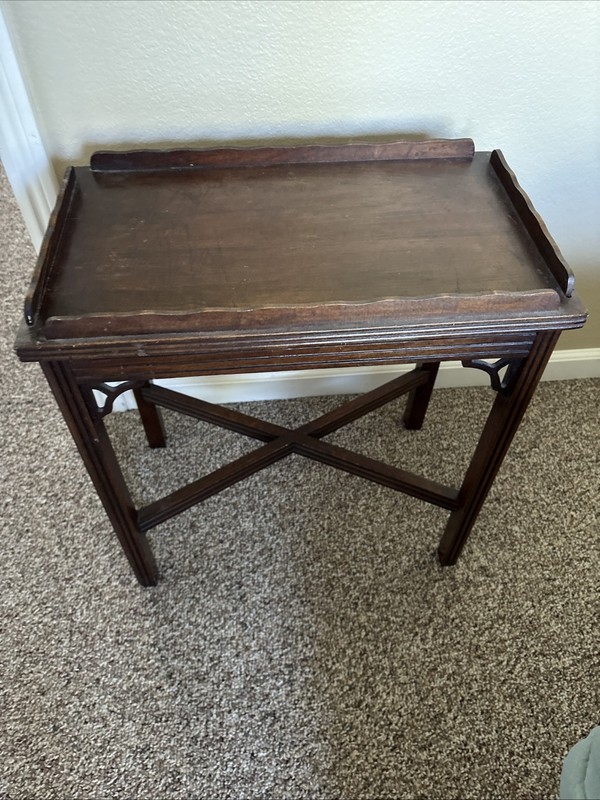 VTG/Georgian Revival Accent Table With Stretcher Legs gallery