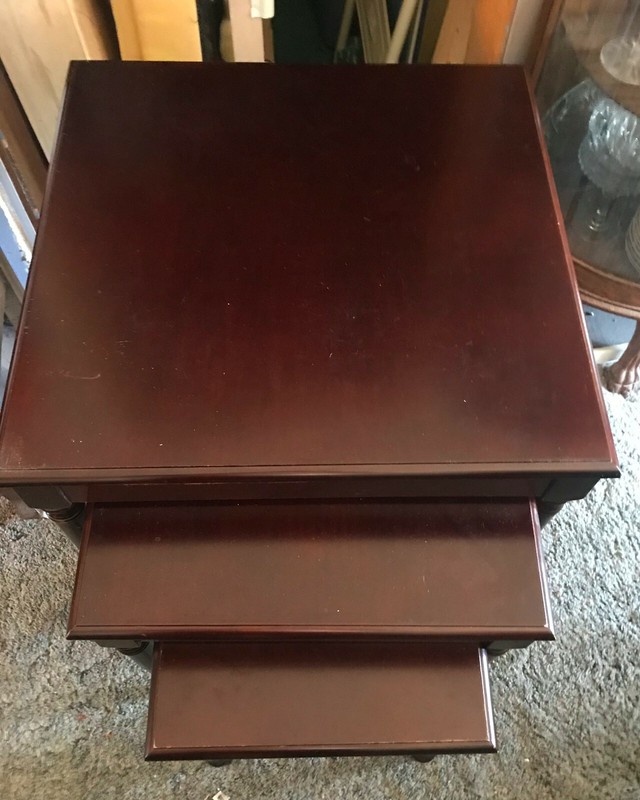 Mahogany Nesting End Tables / Side Tables (ET112)