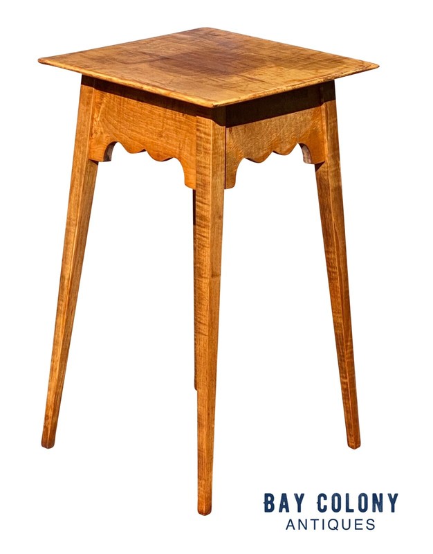 VINTAGE HEPPLEWHITE STYLE TIGER MAPLE SPLAYED LEG WORKTABLE / NIGHTSTAND gallery