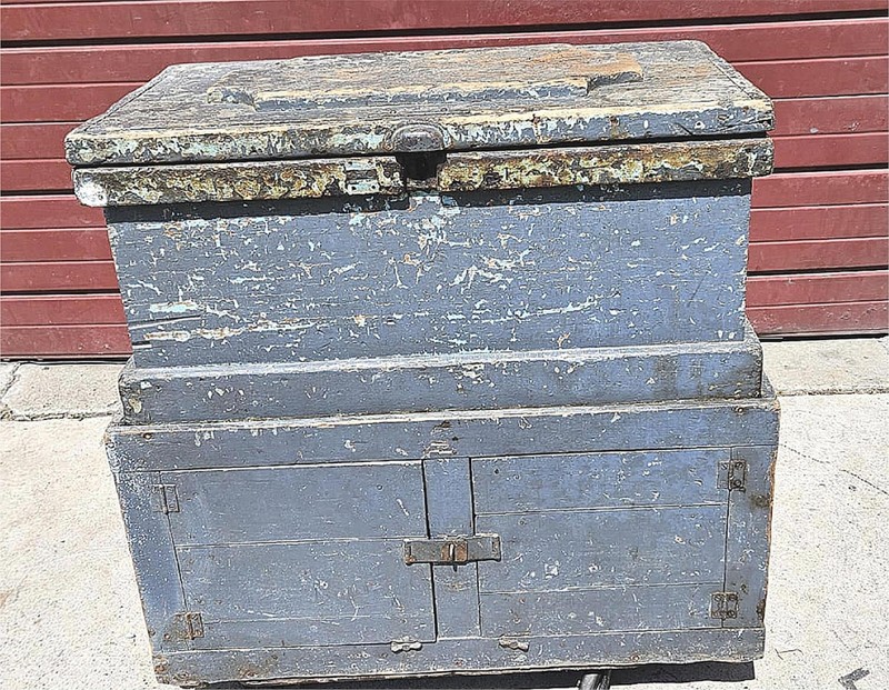VINTAGE RUSTIC PINE CARPENTER WORKBENCH w IRON VICE CLAMP & STORAGE TRUNK TOOLS gallery