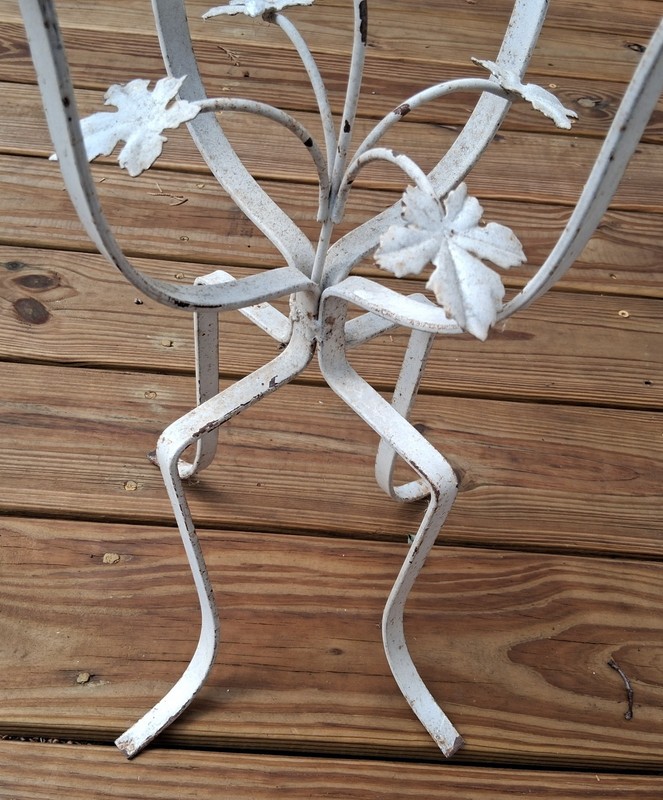 VINTAGE Small White Metal Tole SIDE TABLE BASE w/ Leaves gallery