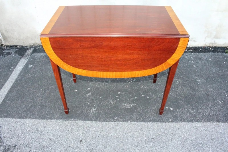 Great English Hepplewhite Mahogany Pembroke Table with Satinwood Banding c. 1940 gallery