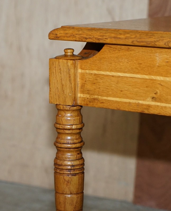 VINTAGE HONEY OAK CHESS BOARD COFFEE TABLE WITH VINTAGE EBONISED CHESS SET gallery