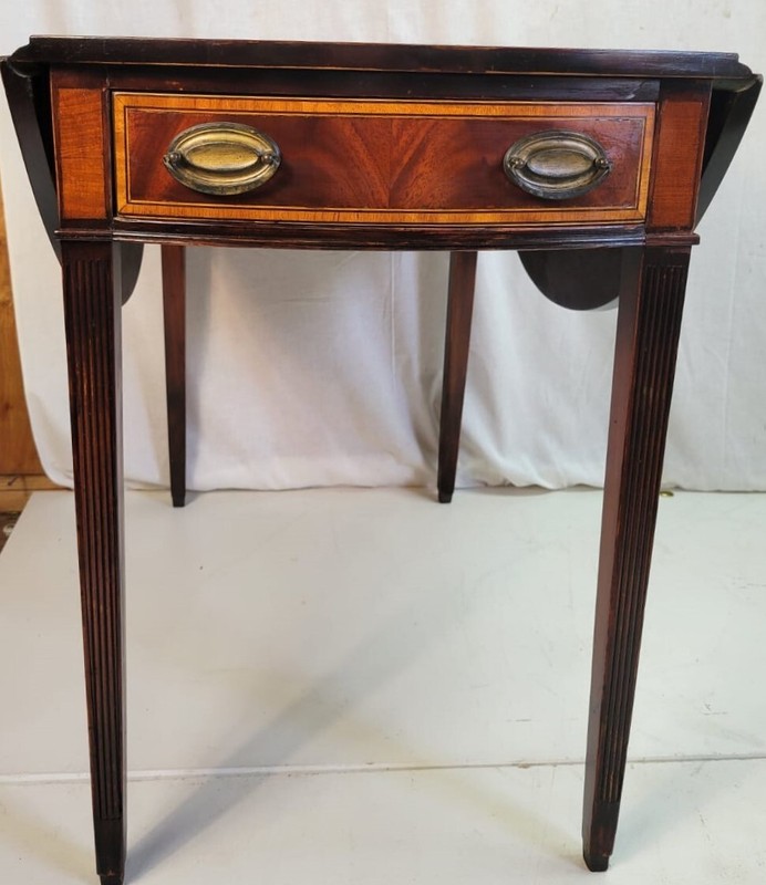 1920s Hepplewhite English Sofa Table, Drop Leaf, Reeded Banded Legs gallery