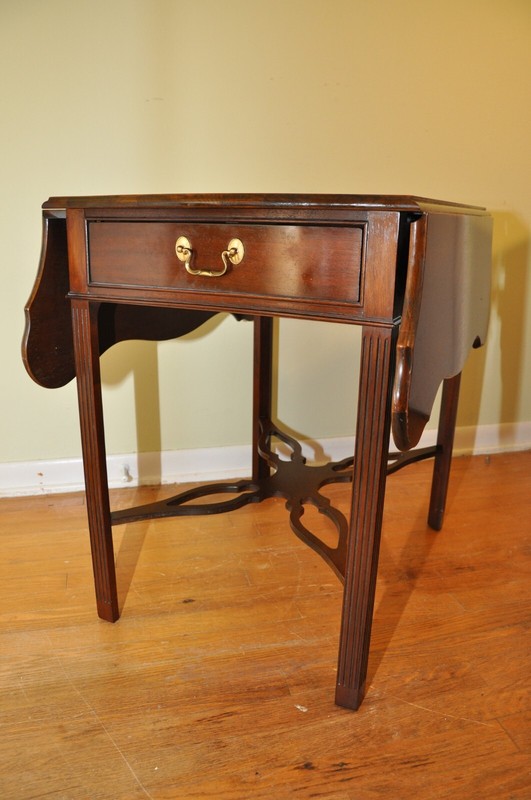 Councill Craftsman Chippendale Mahogany Pembroke Table gallery