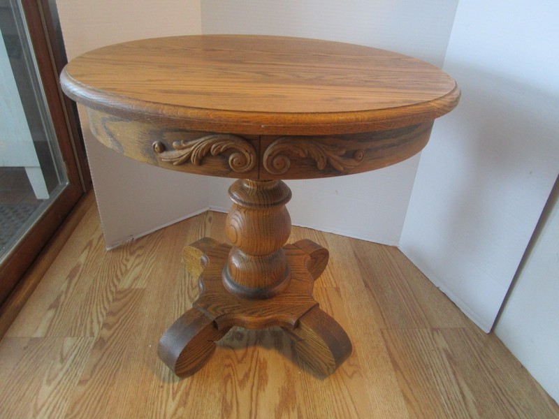 Vintage Quartersawn Solid Oak Wood Round Pedestal Side Table 21” t