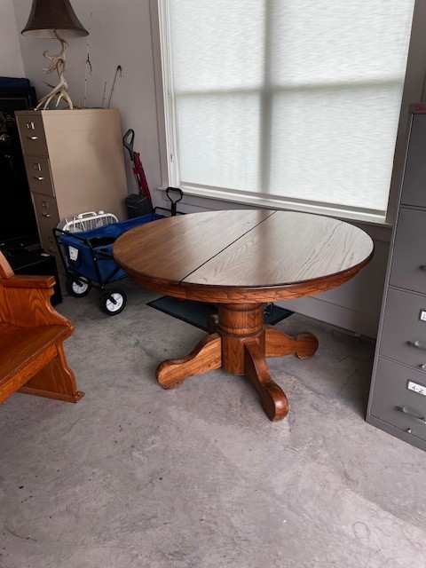Antique pedistal Table 48" in Diameter