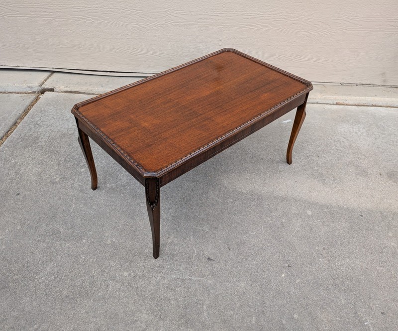 Vintage 1940s Mahogany Coffee Table Carved Leaf Beveled Edge Colonial Federal K8
