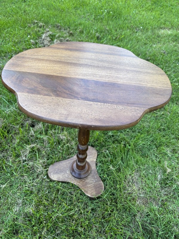 Antique 19th Century Oak With Walnut Stain Tilt Top Table gallery