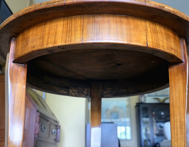 Vintage Side Table, Round Veneered Top w/Radial wood Grain And Inlaid Medallion gallery