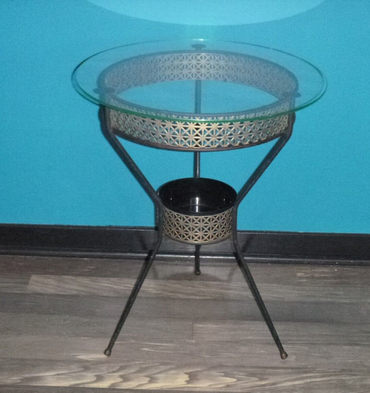 Vtg 1950s Black & Gold Metal Mesh Tripod Side Table W/ Glass Top & Planter 23" H