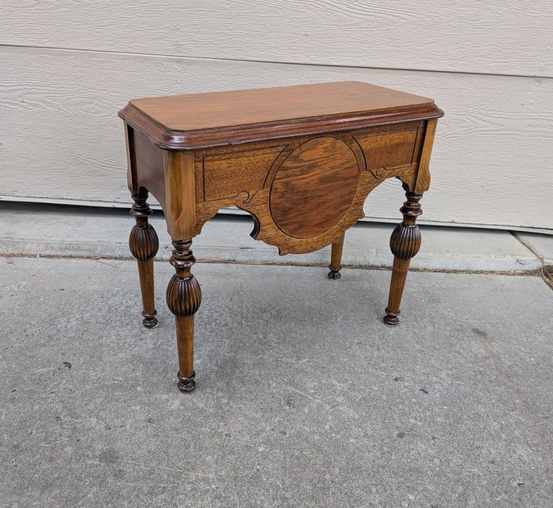 Vintage 1930s English Jacobean Revival Tudor Side Radio Table Spindle Legs V46
