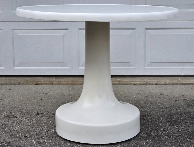 Vintage Thonet Saturna? round fiberglass pedestal table, space age 1975