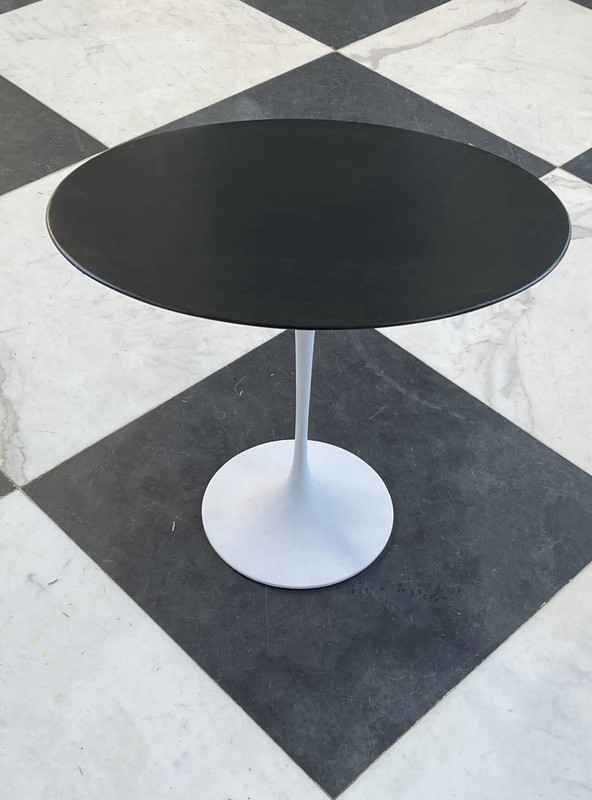 Mid-Century Modern Eero Saarinen for Knoll Tulip Side Table gallery