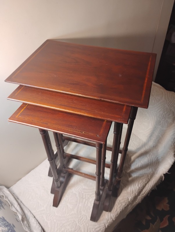 Antique Mahogany Inlaid Wood 3 Nesting Tables Orig Finish Lg Table 24″T 16″L 11″