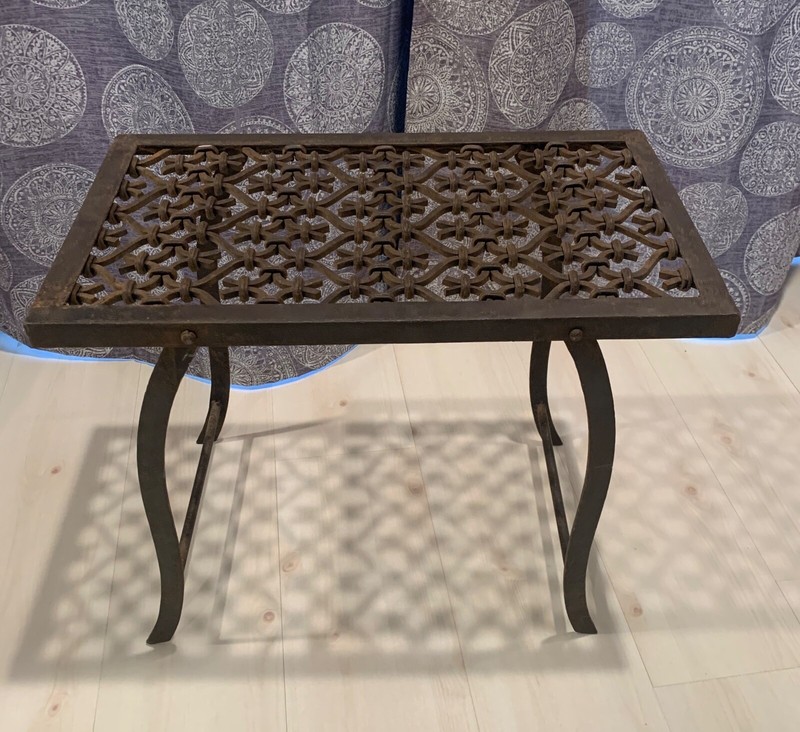 QUALITY PERIOD ANTIQUE ARTS AND CRAFTS HAND WROUGHT FOLDING IRON ACCENT TABLE !