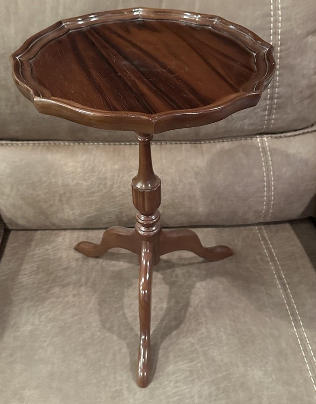 1990s Vintage Bombay Company End Table gallery