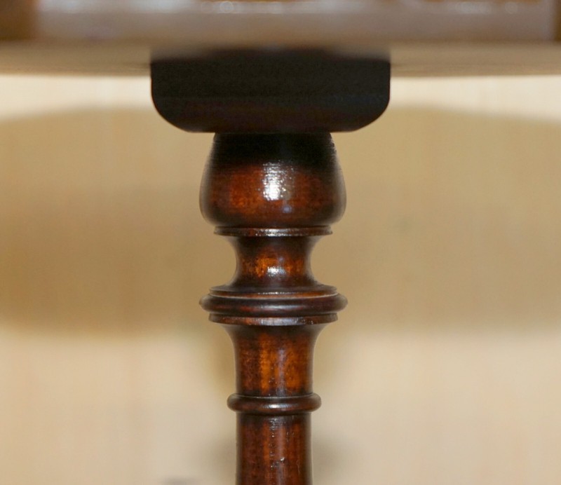 LOVELY GOLD LEAF EMBOSSED OXBLOOD LEATHER TRIPOD SIDE END LAMP WINE TABLE gallery