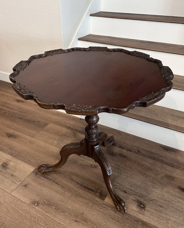 Carved Mahogany Chippendale Style Pie Crust Clawfeet Antique Pedestal End Table