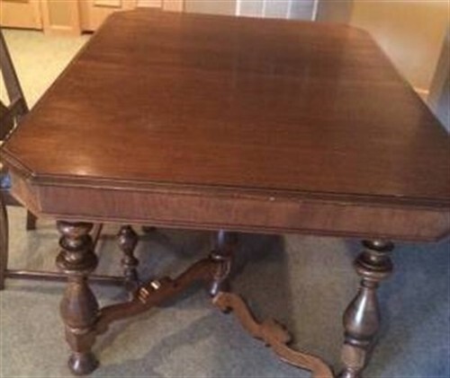 vintage antique oak diningroom table seats 8-12 people 2 leaves