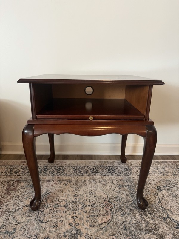 Vintage Bombay Company Queen Anne Mahogany TV Stand, Side Table…