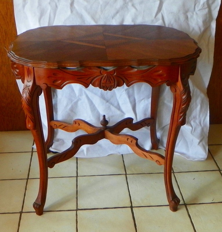 Carved Mahogany Inlaid Parlor Table / Entry Table (PRT96)