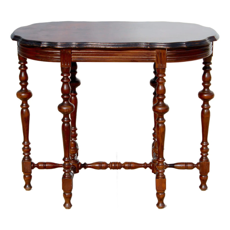 Elegant Early 20th Century Victorian-Style Flame Mahogany Library Table