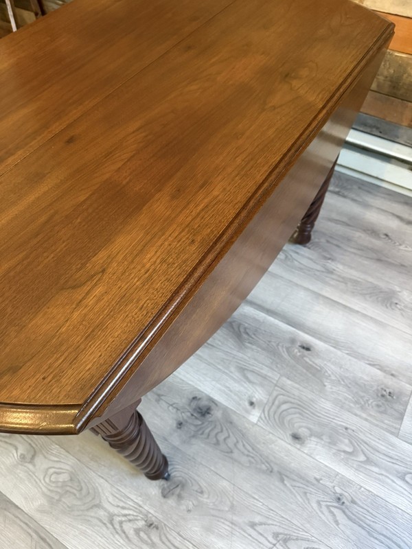 Antique Federal Style Cherry Expandable Drop-Leaf Dining Table gallery