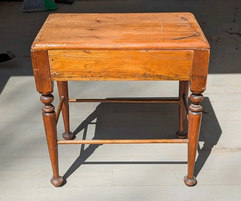 Early American Primitive Sheraton Late 19th Early 20th Bench Stool Stand Table