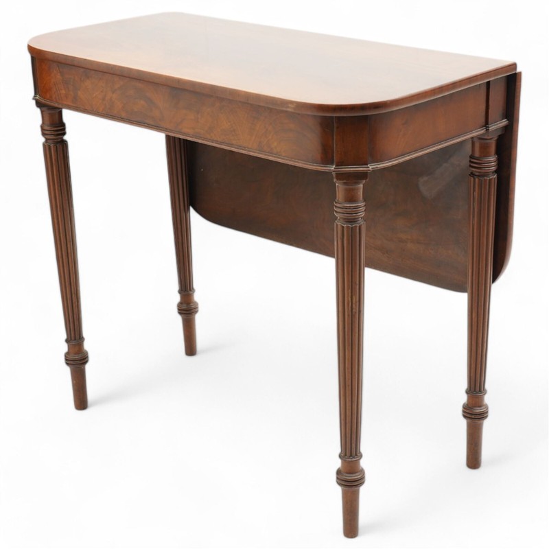 Stunning Gillows Type Fine Antique Regency Mahogany Side Table, Lovely Quality