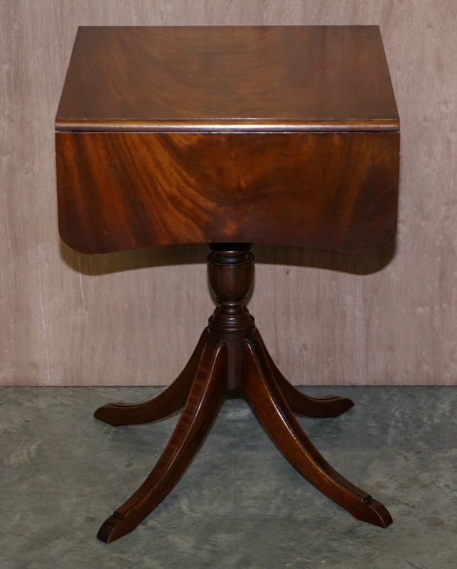STUNNING BEVAN FUNNELL EXTENDING MAHOGANY SIDE END LAMP WINE CARD TABLE gallery