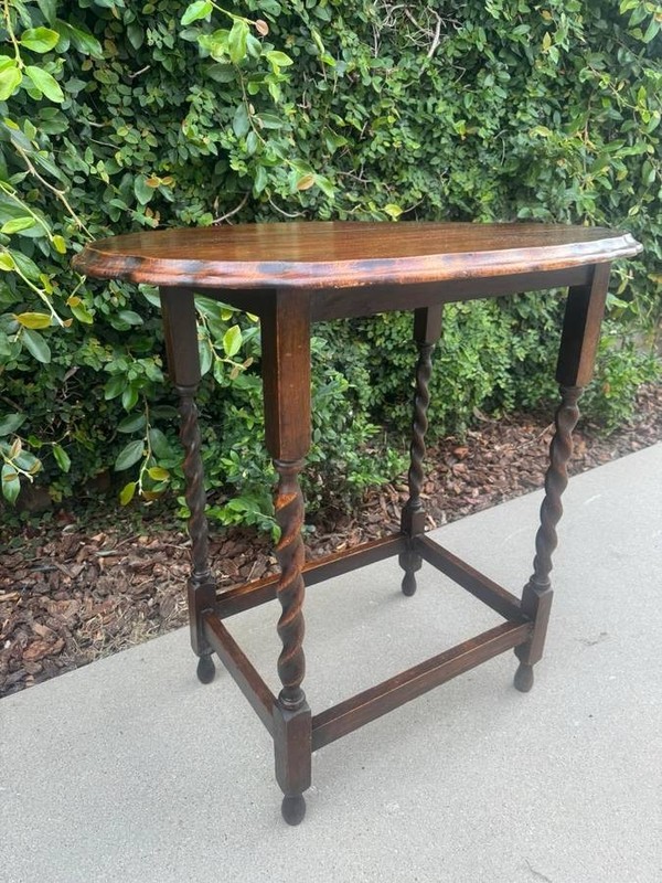Jacobean Oak Barley Twist End/ Side Accent Table gallery