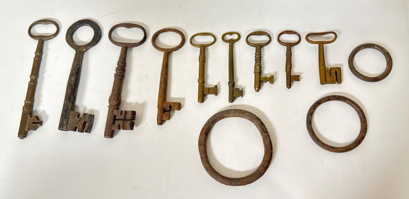 Antique Iron Furniture & Gate Keys and Rings – Some Blacksmithed Iron.
