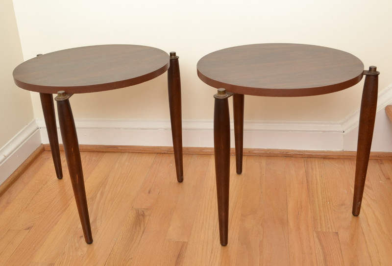 Mid-Century MCM Walnut Laminate Stacking Round Side Tables – Set of 2