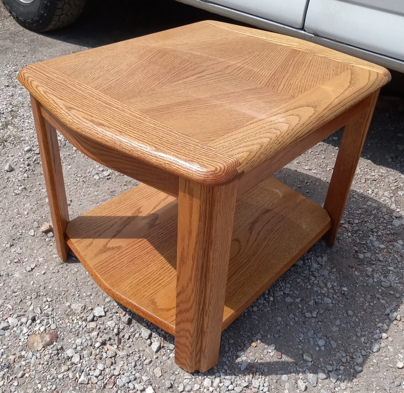 Mid Century Oak Mersman End Table / Side Table (RP) (ET491)
