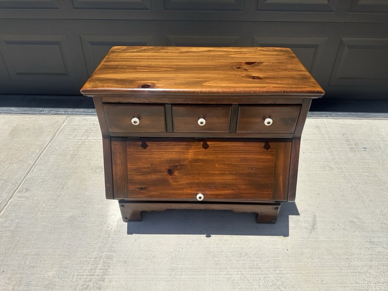 Beautiful Vintage Mid Century Ethan Allen Old Tavern Pine Sugar Bin Side Table