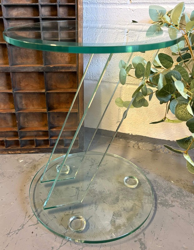 Vintage Italian 1980’s Tempered Glass Modern Side / drinks table Original Unique gallery